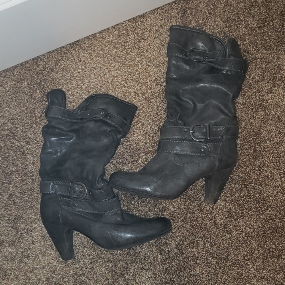 Grey boots